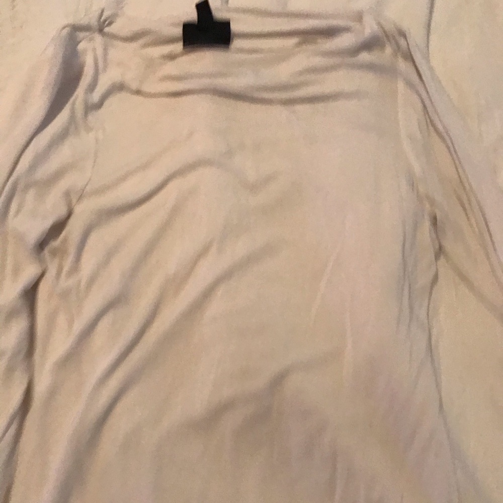 Low neck top